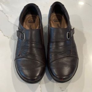Clarks Collection soft cushion brown loafers closed toe